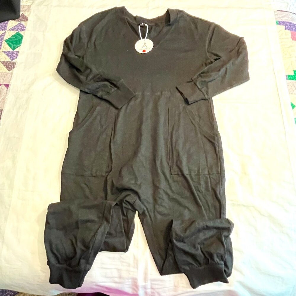 NWT Anrabees Women's black jumpsuit - Small